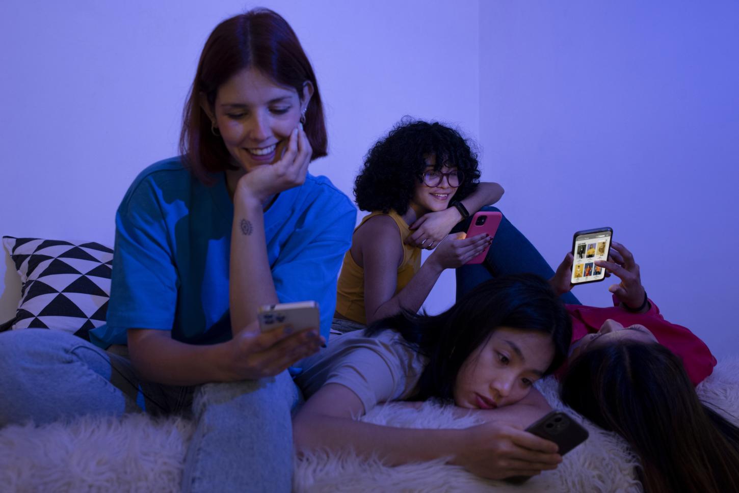 PROTEÇÃO DE JOVENS NAS REDES SOCIAIS CONTINUA COMO UM GRANDE DESAFIO