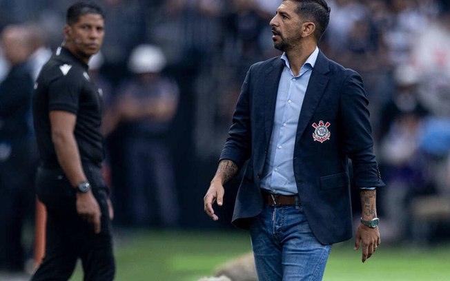 Ramón Díaz desponta como favorito no Corinthians, mas enfrenta suspensão