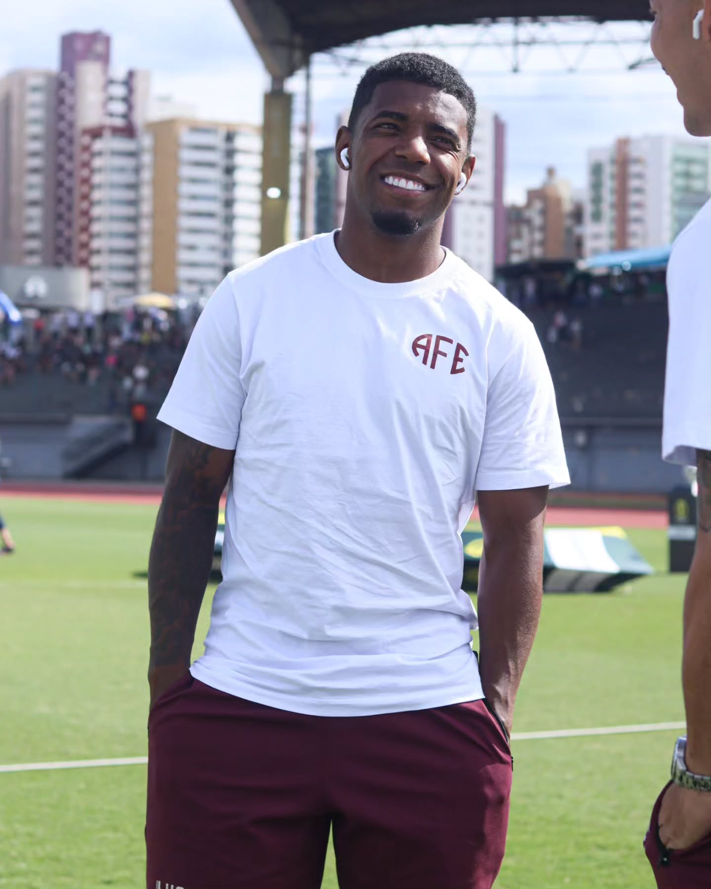 Ferroviária SAF realiza reconhecimento do gramado do WD antes de partida