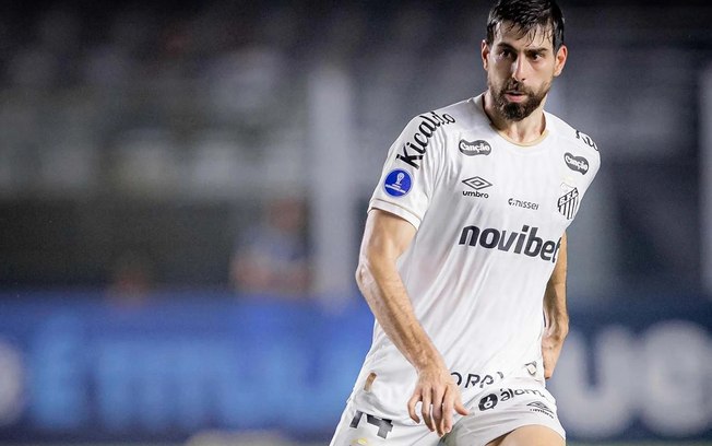 Willian Arão sofre lesão relâmpago no Santos contra o Atlético