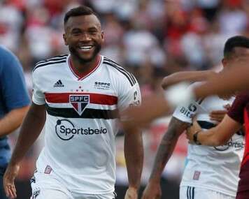 São Paulo rescinde contrato com o volante Luan