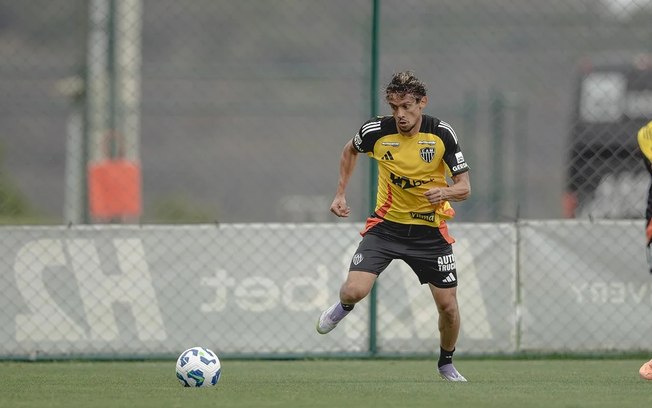 Gustavo Scarpa avança em recuperação e pode reforçar o Atlético contra o Flamengo