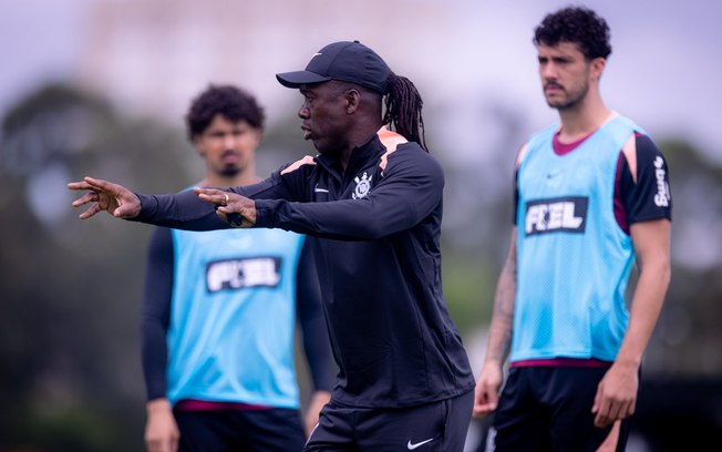 corinthians de seedorf tem oito jogadores pendurados no brasileirão