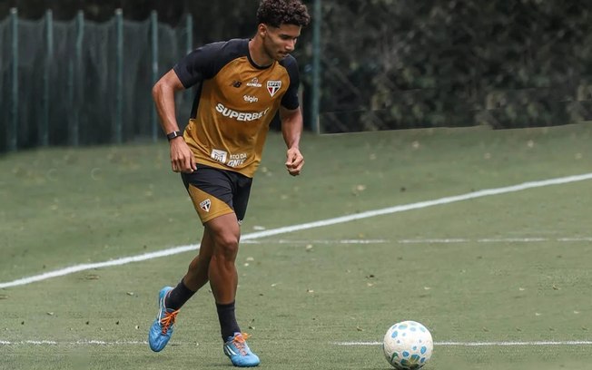 São Paulo treina para enfrentar o Cruzeiro sem quarteto e com volta de Calleri