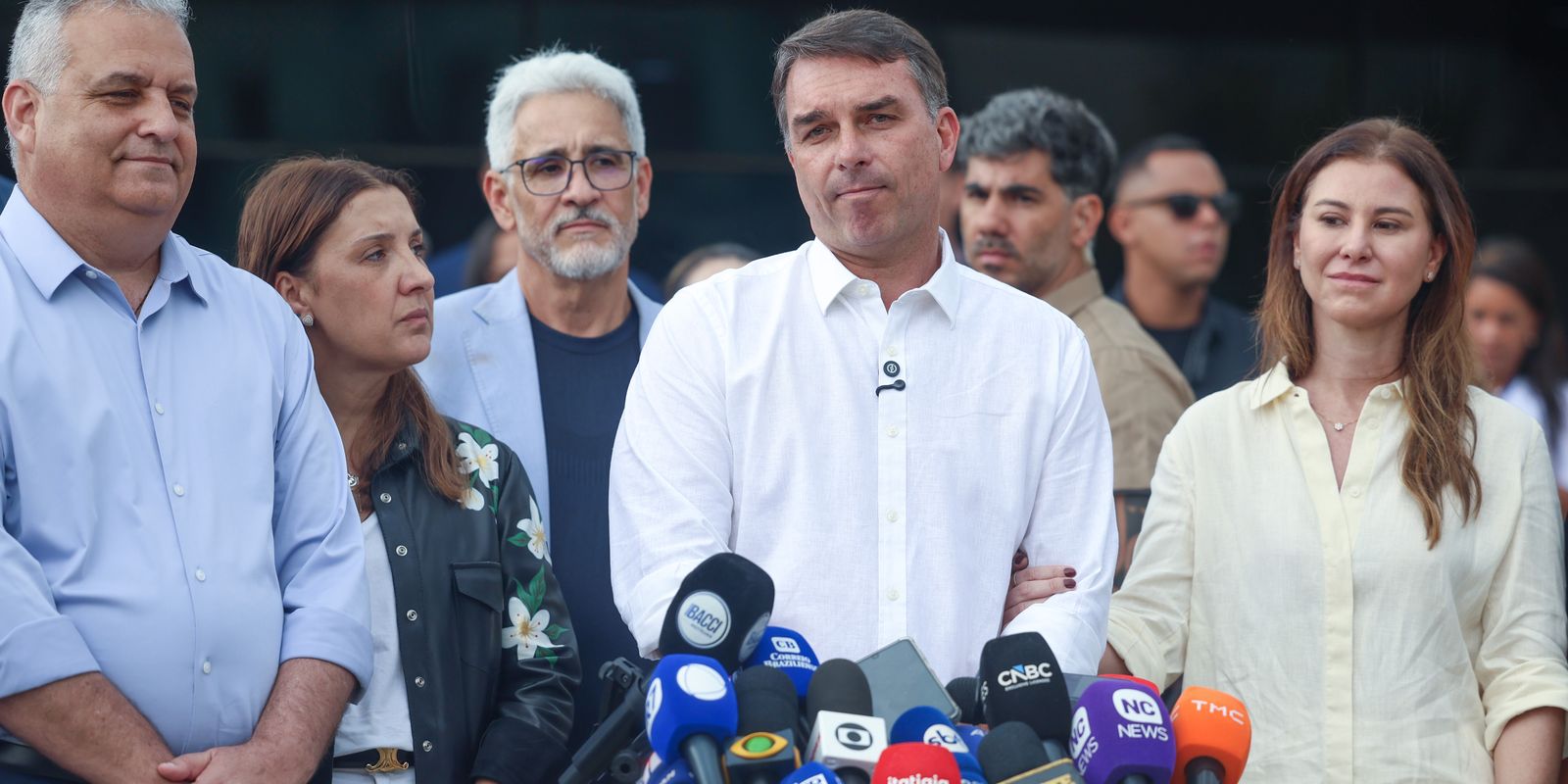 STF desmente operação de busca e apreensão na casa de Flávio Bolsonaro