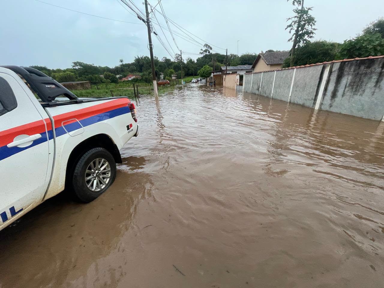 Temporal alaga casas e desaloja famílias no interior de SP