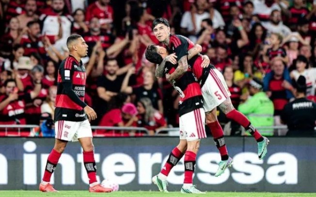 Flamengo vence clássico no Brasileirão com atuação decisiva