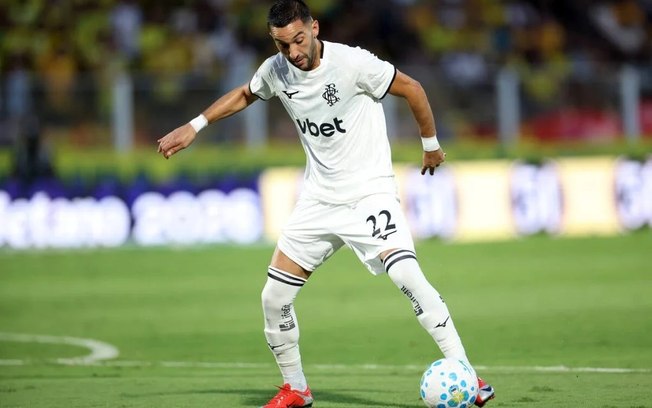 Hakim Ziyech intensifica preparação física para buscar titularidade no Botafogo