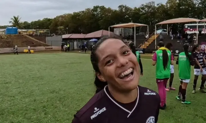 Suiany celebra gol da vitória das Guerreirinhas Grenás no Paulista Feminino Sub-15