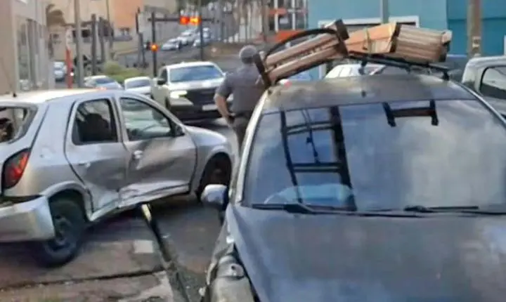 Acidente em Araraquara deixa duas mulheres feridas no centro antigo