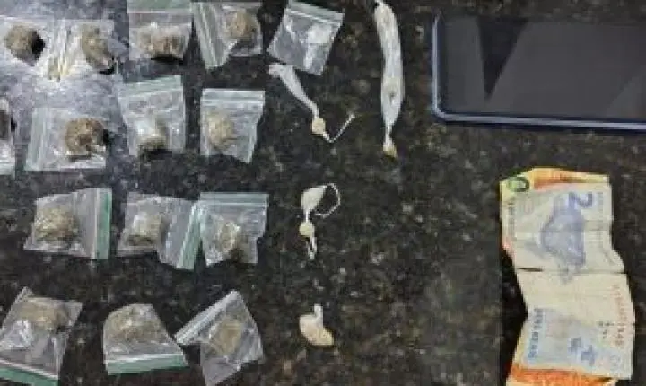 Jovem de 17 anos detido por tráfico de drogas em São Carlos