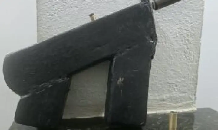 Adolescente é detido por porte ilegal de arma e disparo no Jardim Cruzado