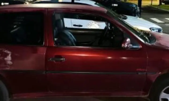 Adolescente é apreendido em carro furtado minutos após crime em São Carlos