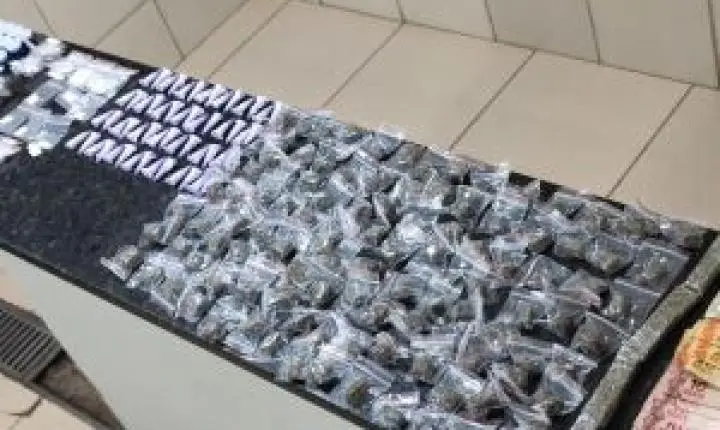 Adolescente é detido pela ROCAM com drogas em São Carlos 8 após fuga por telhados