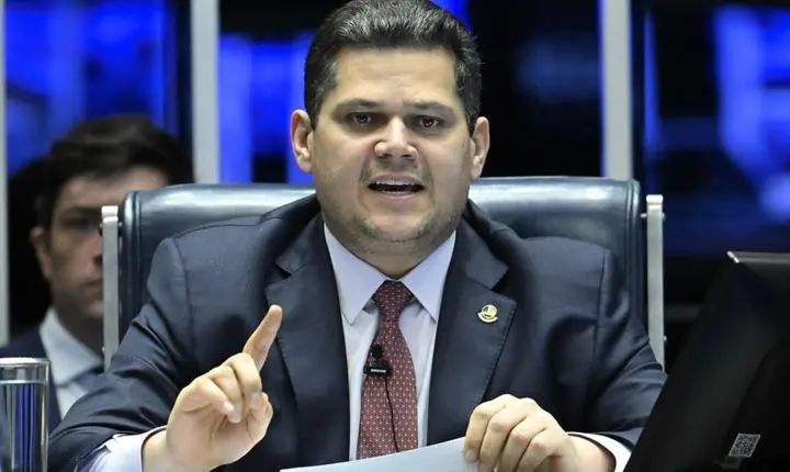 Davi alcolumbre anuncia votação do fim da escala 6x1 no senado