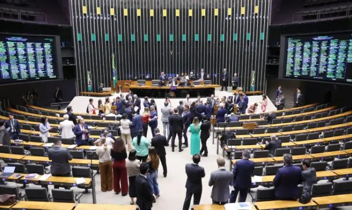 Davi Alcolumbre nega pedidos de leitura para criação de CPI do Banco Master