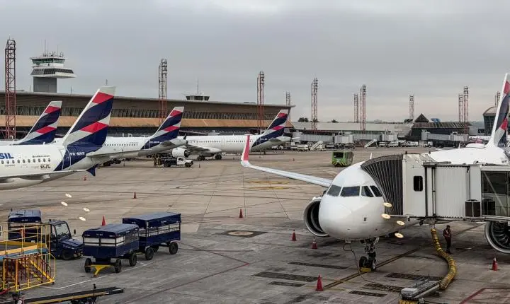 Anvisa atualiza normas de segurança sanitária para aviões e aeroportos