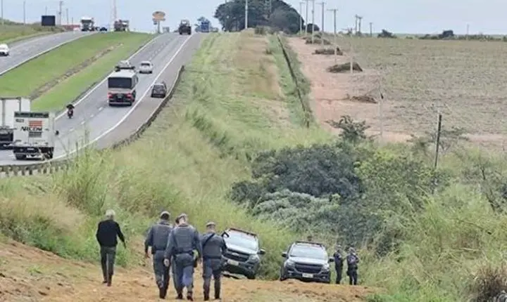 Dupla comete assalto em Araraquara e acaba interceptada pela Polícia Militar na rodovia SP-310