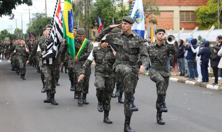 Desfile cívico em Araraquara marca os 204 anos da Independência do Brasil