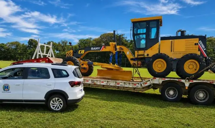 Araraquara recebe motoniveladora para fortalecer infraestrutura rural