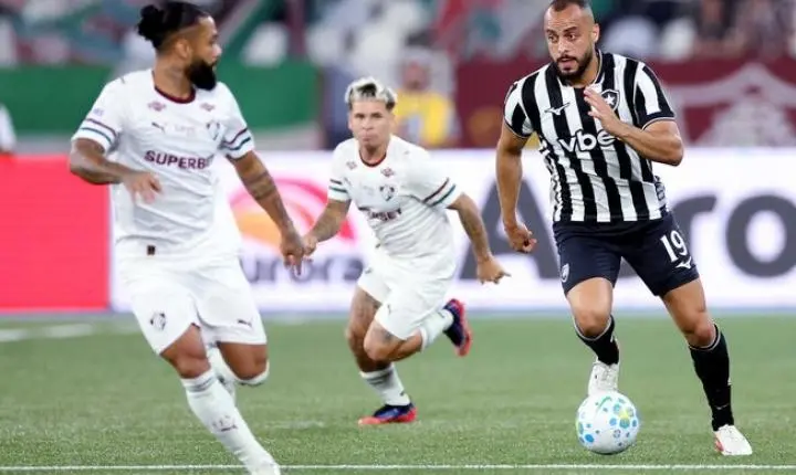 Arthur Cabral atinge marca negativa com 17 jogos sem gols no Botafogo