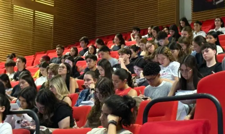 Enem e Unicamp ganham reforço com aulão focado em gestão do tempo em Campinas