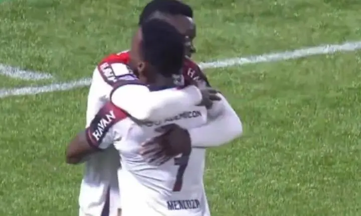 Athletico-PR goleia a Chapecoense e assume a terceira posição no Brasileirão