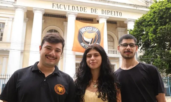 Protesto de estudantes da UFF em Niterói marcou início da campanha para reeleição de Lula