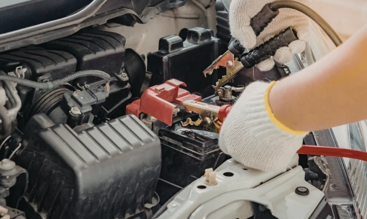Bateria de carro acabou? Saiba o que fazer passo a passo para não ficar na mão