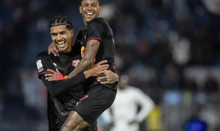 Bragantino bate Chapecoense com show de Wallace Yan e entra no G9
