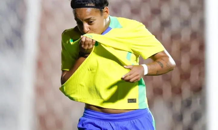 GUERREIRINHAS GRENÁS: Dudinha brilha em vitória e volta a campo com a Seleção