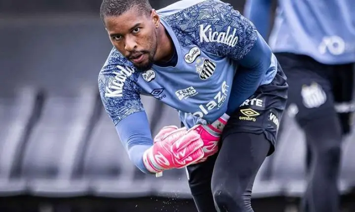 Gabriel brazão avança na recuperação e retira tipoia no santos