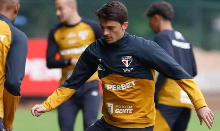Calleri recebe terceiro amarelo e desfalca o São Paulo contra o Santos