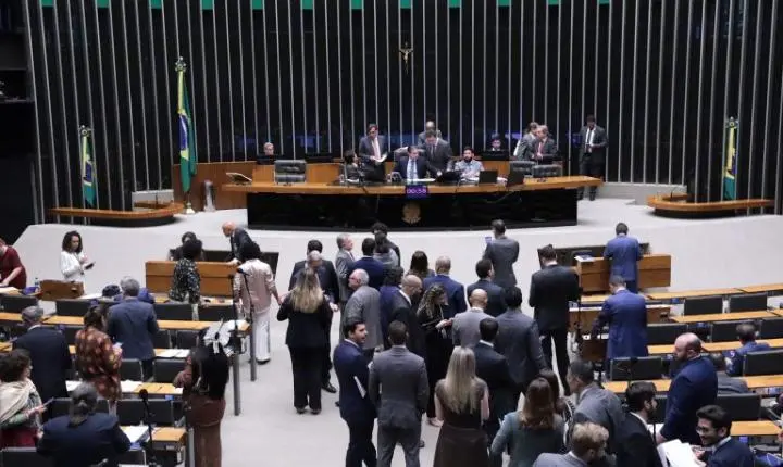 Câmara analisa projeto que submete normas sobre espécies ao Ministério da Agricultura