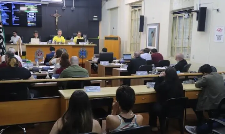 Câmara aprova medidas para aumentar transparência em emendas parlamentares e aprimorar gestão da dívida ativa