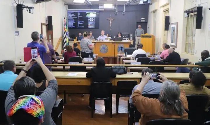 Câmara de Araraquara aprova reposição da inflação para servidores municipais