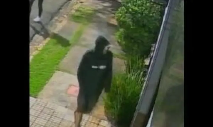 Câmera registra furto em São Carlos em loja na rua Marechal Deodoro