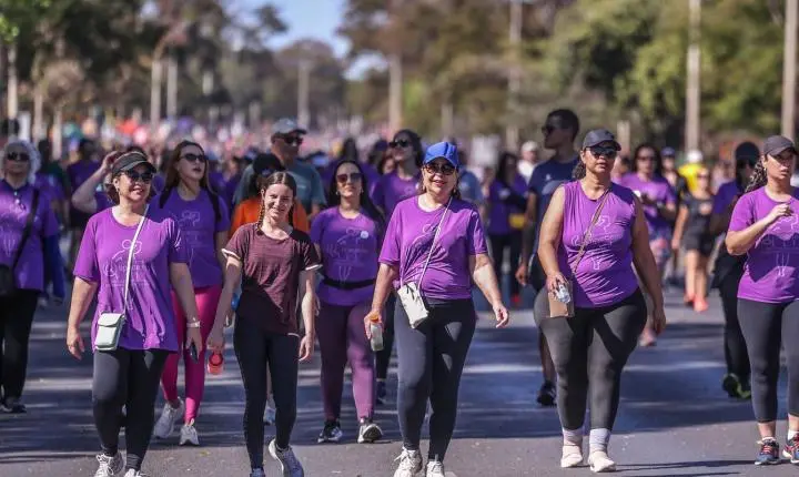 Caminhadas em 26 cidades alertam sobre sintomas e tratamento do lipedema
