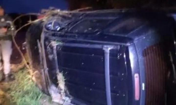 Capotamento deixa motorista ferido na vicinal de Ribeirão Bonito