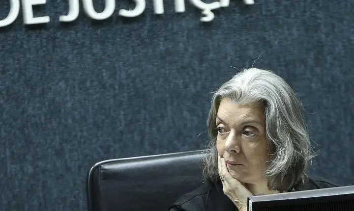 Cármen Lúcia vota contra mudanças na Lei da Ficha Limpa no STF