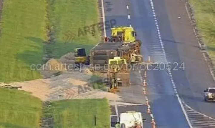 Carreta tomba e causa acidente na SP-310 em Taquaritinga