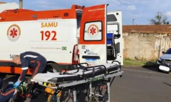 Desrespeito a sinal de pare causa grave acidente em São Carlos e fere motoboy