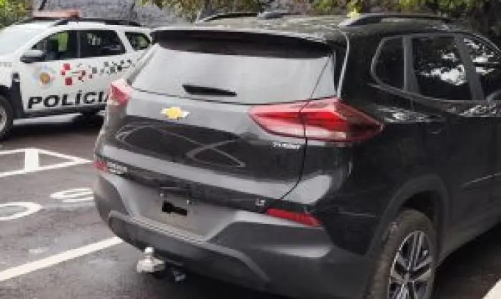 Carro roubado de vereador de Descalvado é encontrado em chácara de São Carlos