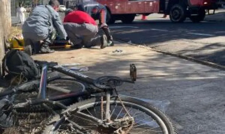 Casal fica gravemente ferido em acidente de bicicleta no Centro de São Carlos