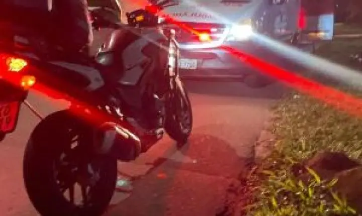 Casal sofre queda de motocicleta na Avenida Dr. José Reali, em São Carlos