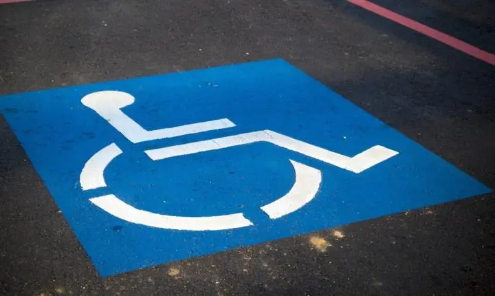 CER Amélia Fávero Manin precisa de vagas de estacionamento acessível