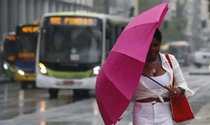 Chuva no Rio de Janeiro força cancelamento de show em evento de transmissão de jogo do Brasil