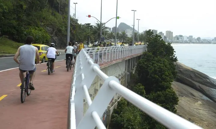 Ciclovia Tim Maia é fechada pela Prefeitura do Rio devido a ondas de 2 metros