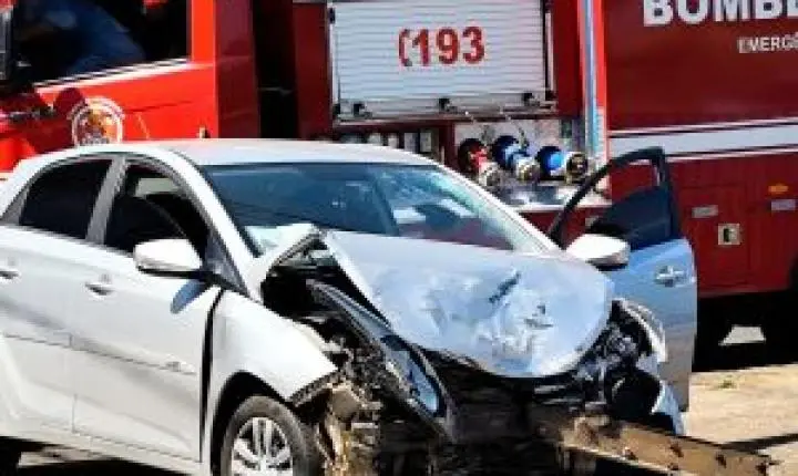 Colisão de carros na região central deixa mãe e filha feridas em São Carlos