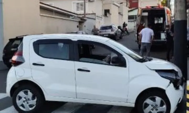 Colisão na Vila Costa do Sol deixa mulher ferida após acidente entre dois veículos